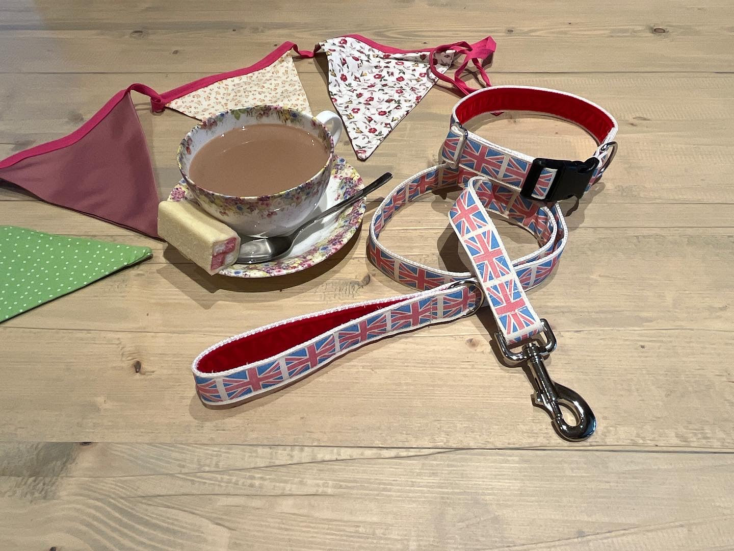 Union Jack Vintage Wash Dog Collar & Lead Set